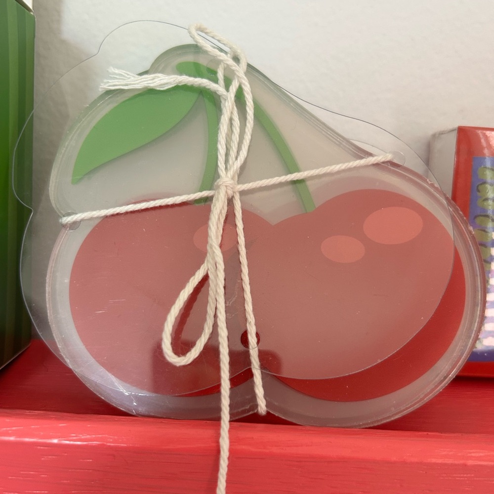 HOLD 4 Red Cherry Shaped Acrylic Coasters NWT - Picture 2 of 4